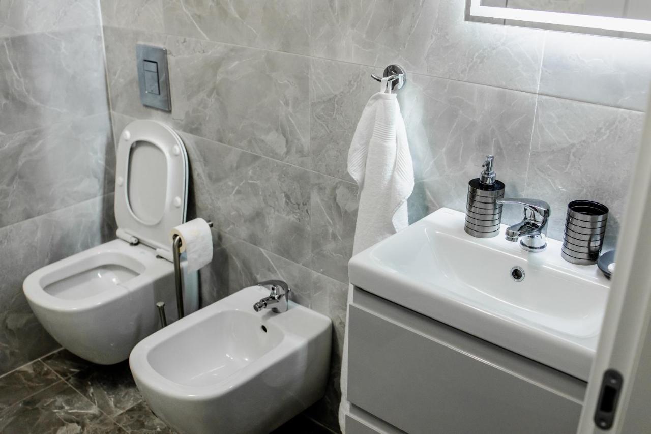 Samplus Central Apartment Craiova Exteriör bild