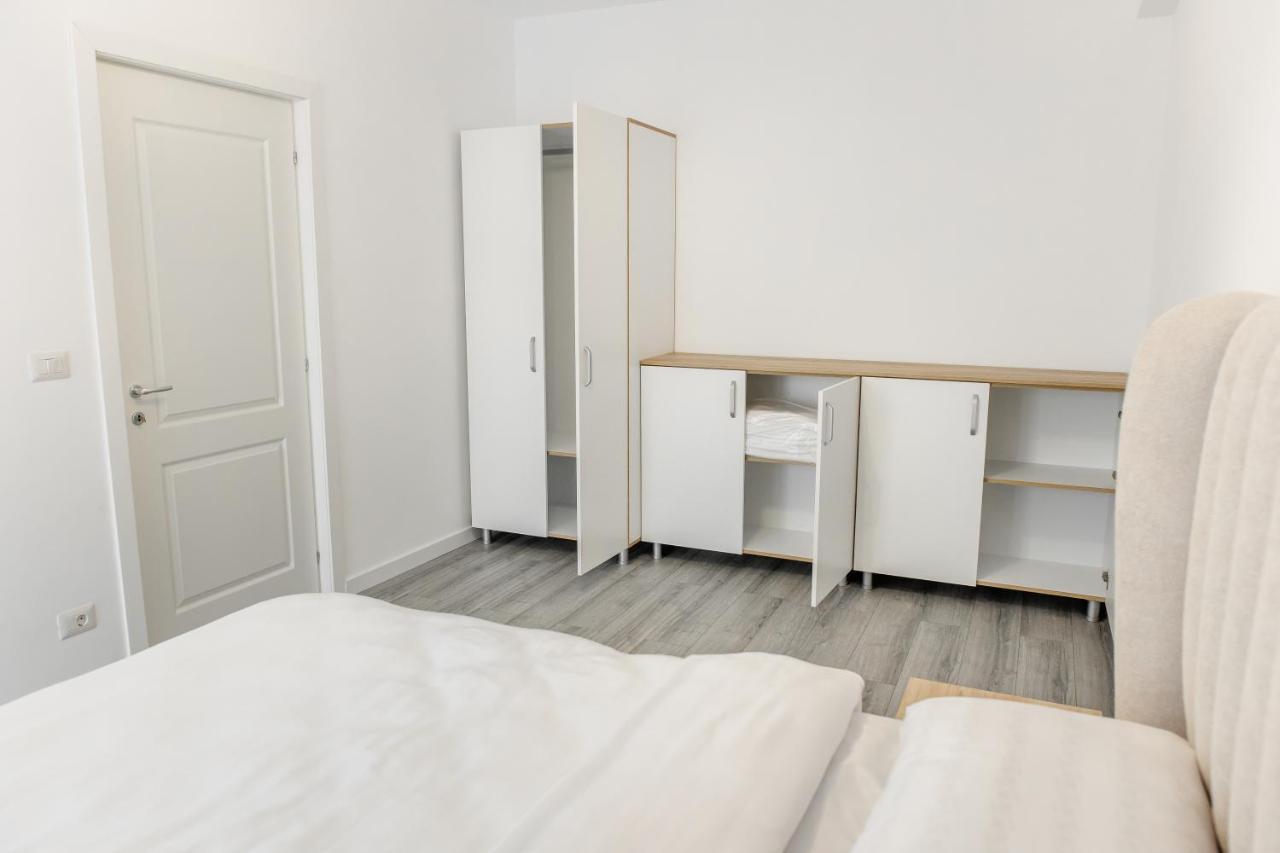 Samplus Central Apartment Craiova Exteriör bild